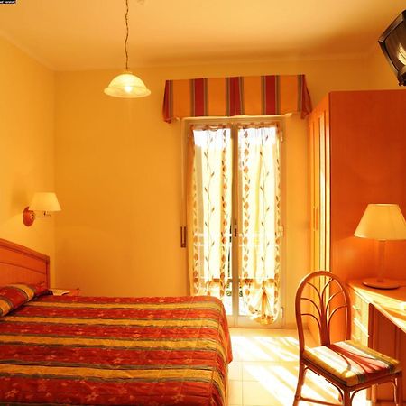 Hotel Casella Pietra Ligure Camera foto