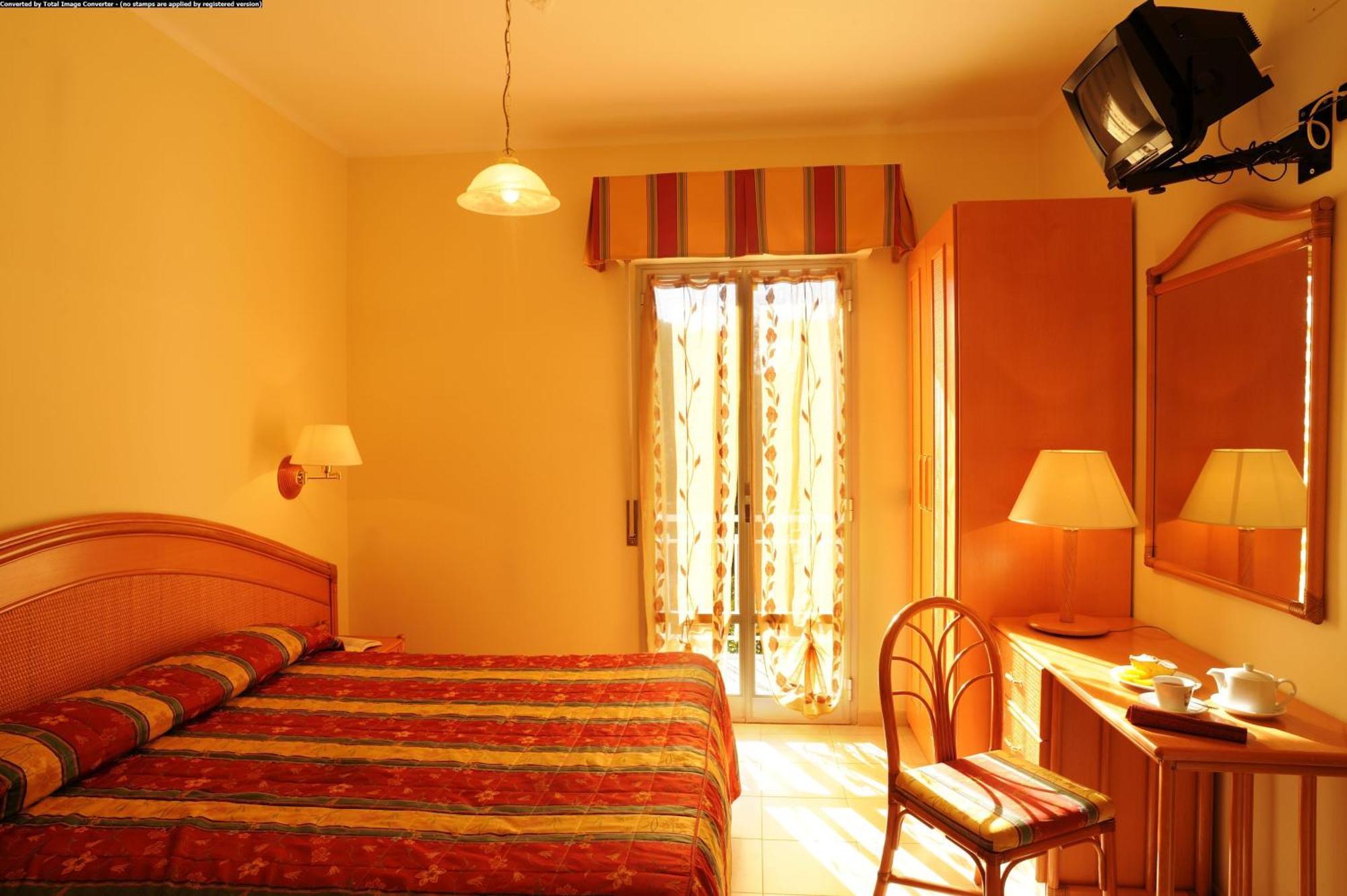 Hotel Casella Pietra Ligure Camera foto