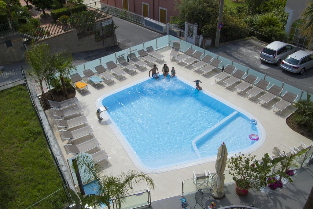 Hotel Casella Pietra Ligure Esterno foto