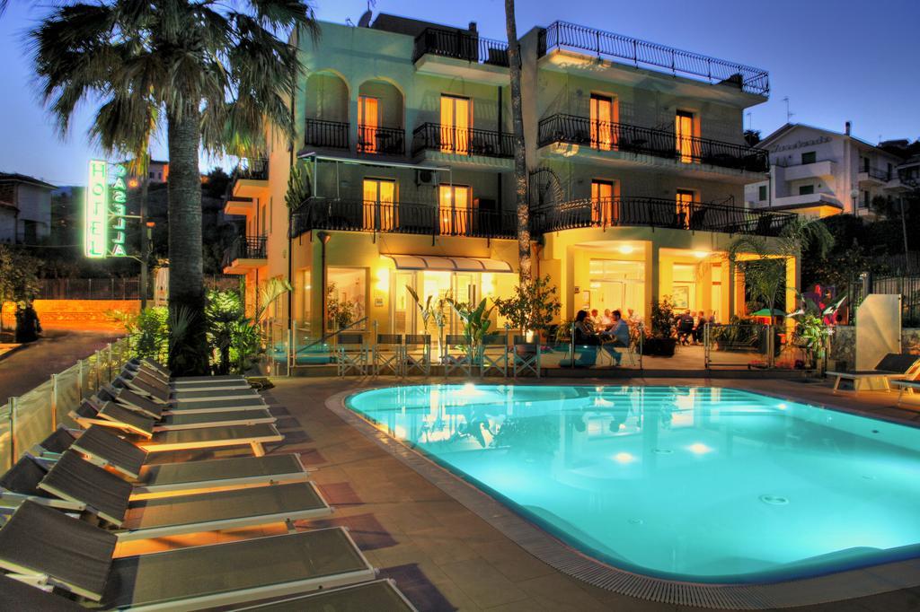 Hotel Casella Pietra Ligure Esterno foto