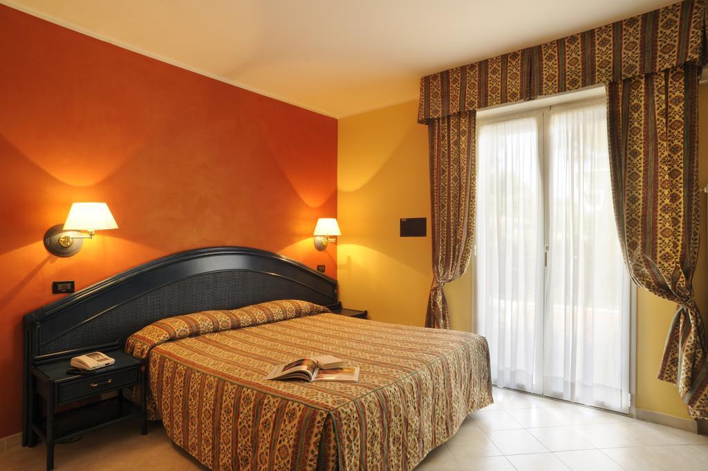 Hotel Casella Pietra Ligure Camera foto