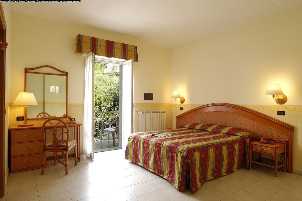 Hotel Casella Pietra Ligure Camera foto