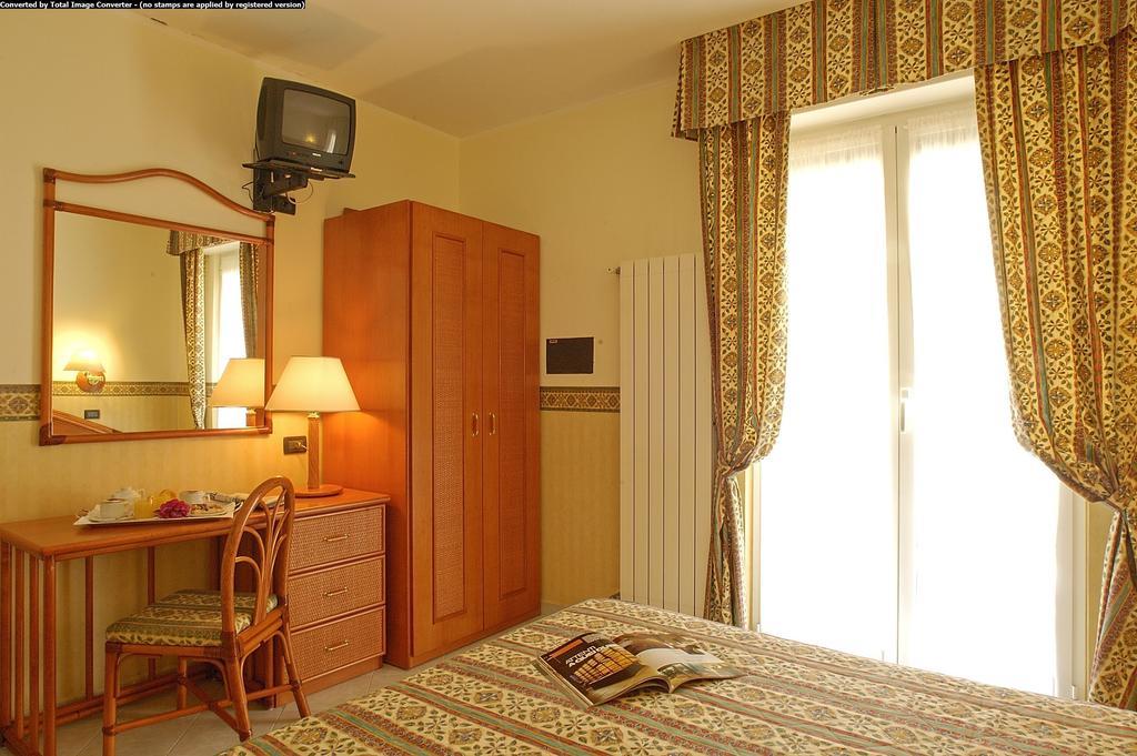 Hotel Casella Pietra Ligure Camera foto